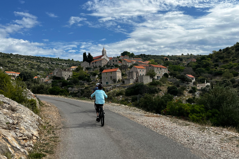 Hvar Island E-Bike Tour with Wine Tasting and Starters Hvar: Self-Guided Bike Tour with Wine Tasting and Starters