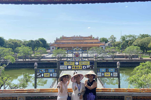 All Inclusive Hue Imperial City Walking Tour with Lunch Hue: Imperial City Walking Tour with Local Gifts
