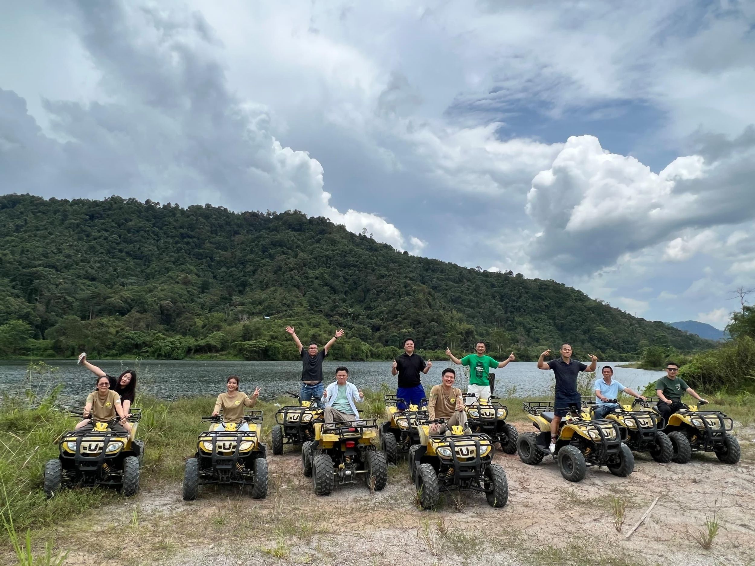 Kuala Lumpur: Quad-Abenteuer & Ausflug zu einer Bergquelle