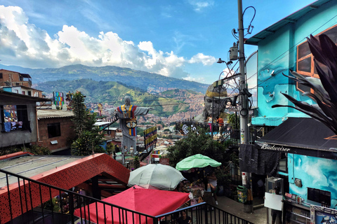 Medellín: Tour durch die Comuna 13, den Botero Park und den Metrocable mit einem lokalen Guide