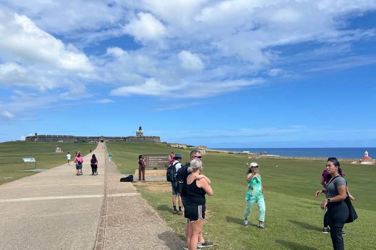 Old San Juan: Walking Tour with Shopping and Hotel Transfer