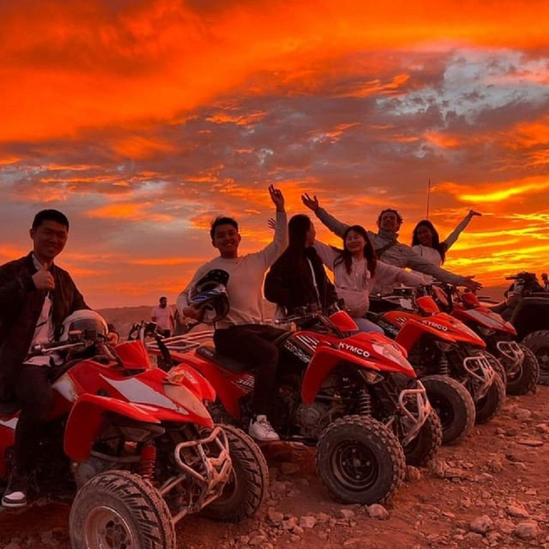 Vanuit Marrakech: Diner-show in de Agafay-woestijn & quadrijden bij zonsondergang - bivouac