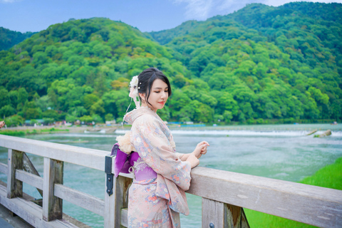 Kyoto: Arashiyama Forest Private Photoshoot