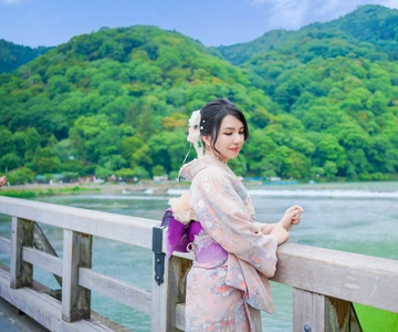 Kyoto: Arashiyama Forest Private Photoshoot
