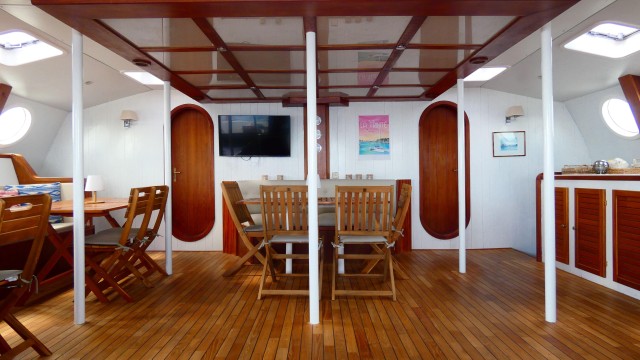 Visit Balade en mer sur un maxi catamaran (Trinité-sur-mer/Houat) in Vannes