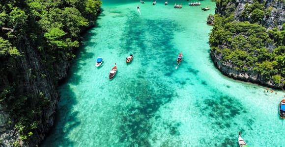 Phuket: Phi Phi, Bamboo & Maithon mit dem Premium Speed Katamaran