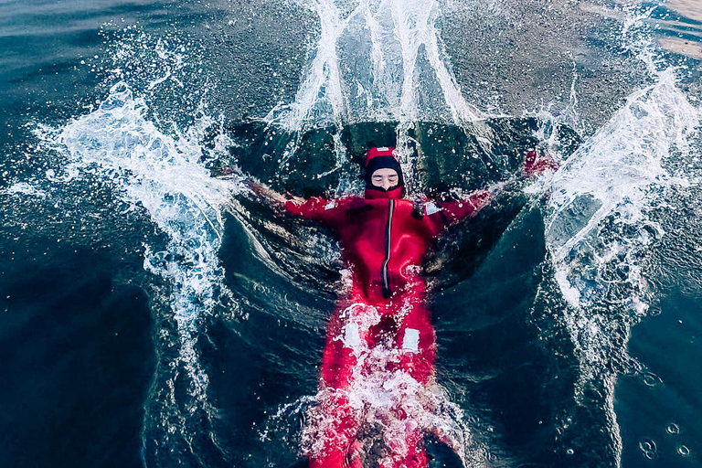 Stockholm: Vandring, utomhusmatlagning och kallvattenflytningPickup from Stockholm - drop-off Vaxholm