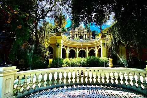 Les incontournables du Santiago historique : visite guidée à pied de la ville des contrastesVisite semi-privée des sites historiques de Santiago en portugais