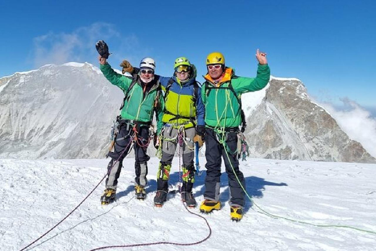 Huaraz: Nevado Chopicalqui 4-Day 6354 m Climbing Expedition