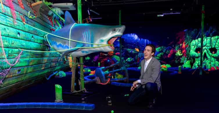 Aloha Amsterdam: 12-Hole Glow-in-the-Dark Mini-Golf photo 9