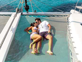 Milos: Private Half-Day Catamaran Cruise to Kleftiko Bay