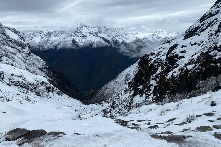 Caminata Clásica Salkantay 5 días a Machupicchu con domos de lujo