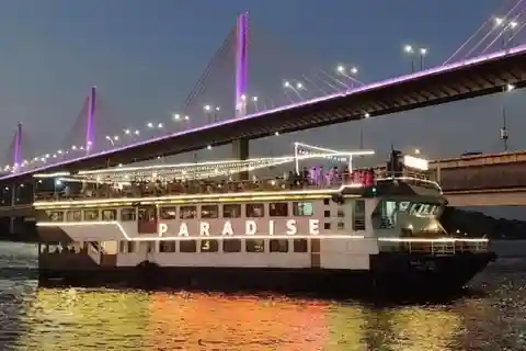 Goa: Paradise Cruise Party with Dinner and Entertainment