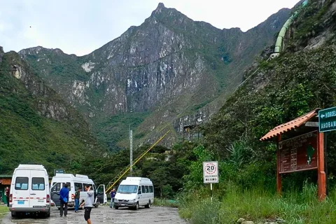 Transport nach Machu Picchu mit Wanderung vom Wasserkraftwerk.