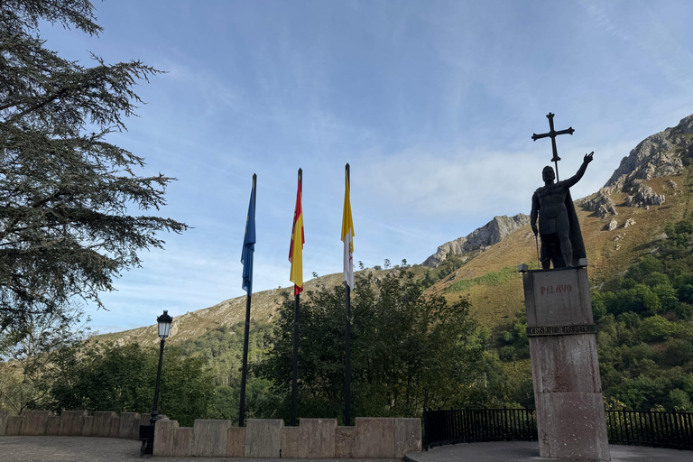 Santander: Small-Group Excursion to the Lakes of Covadonga and Cangas de Onís