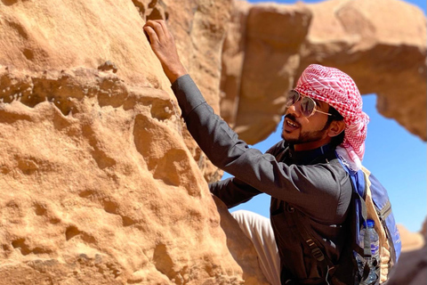 Wadi Rum: Caminhada e escalada na montanha Burdah + almoço tradicional