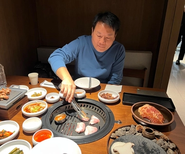 Seul: Aprenda a fazer churrasco coreano num restaurante chique!