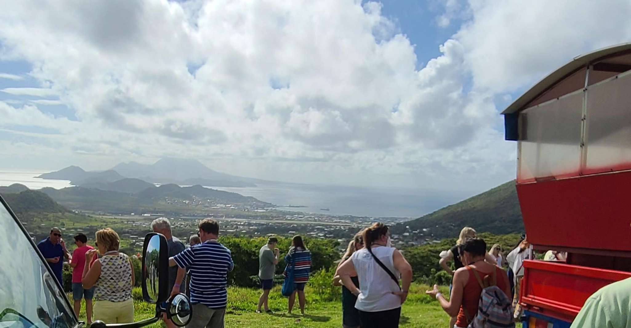 Rainforest Hike and Beach - Housity