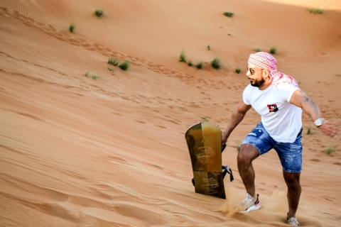 Dubai: Red Dune Safari, Kameelrijden, Sandboarden & BBQGroepstour rode duinen met bbq-maaltijd (7 uur)