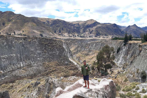 From Quito: Quilotoa Crater Day Tour with Market Visit