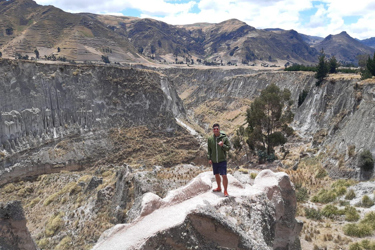 From Quito: Quilotoa Crater Day Tour with Market Visit