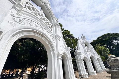From Negombo: Kelaniya Rajamaha Vihara Guided Temple Tour