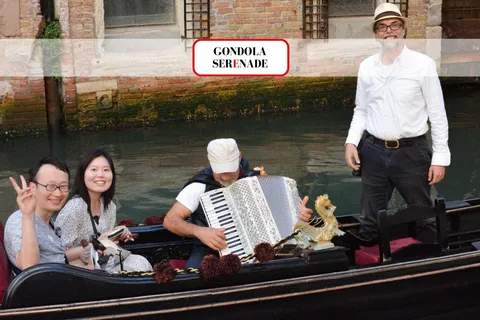 Veneza: Serenata romântica em gôndola partilhada no Grande Canal