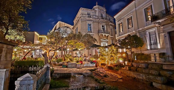Athens: Night Walking Tour with Local Guide