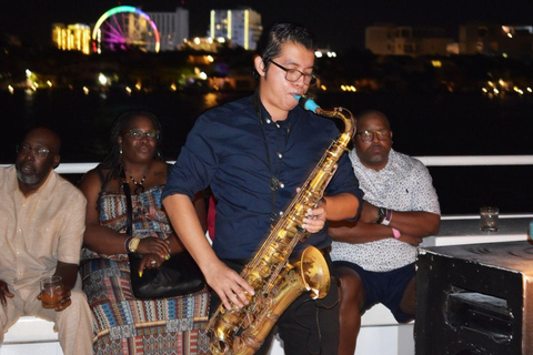 Cancun: Romantic evening in galleon with dinner and open bar Only Entrance - Vegetarian Dinner