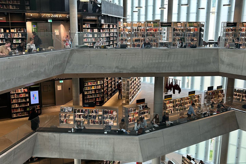 Oslo: Private Vintage Walking Tour with Photos Private Vintage Oslo Walk & Aesthetic Photos