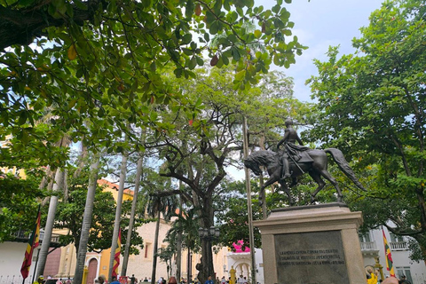 Cartagena: CITYTOUR ALL DAY, HOP ON HOP OFF AT ANY POINTCartagena: Discover emblematic places by double-decker bus