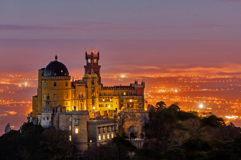 Desde Lisboa: Tour de día completo de Sintra y Cascais con lugareños