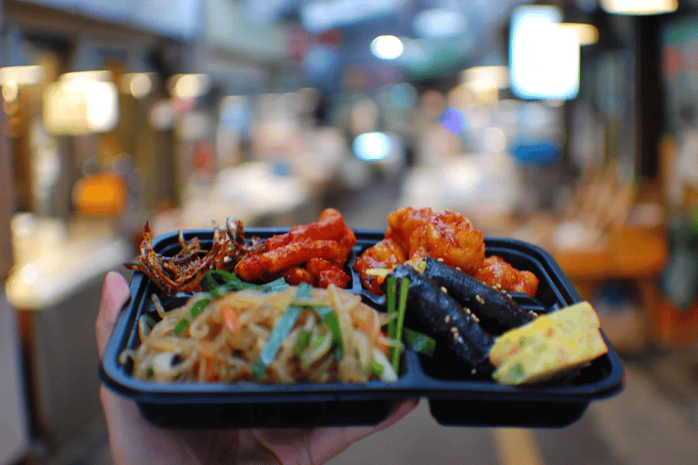 Gyeongbok-gung and Seochon walking tour with coin lunchbox Gyeongbok-gung & Seochon Walking Tour (Hanbok Experience)