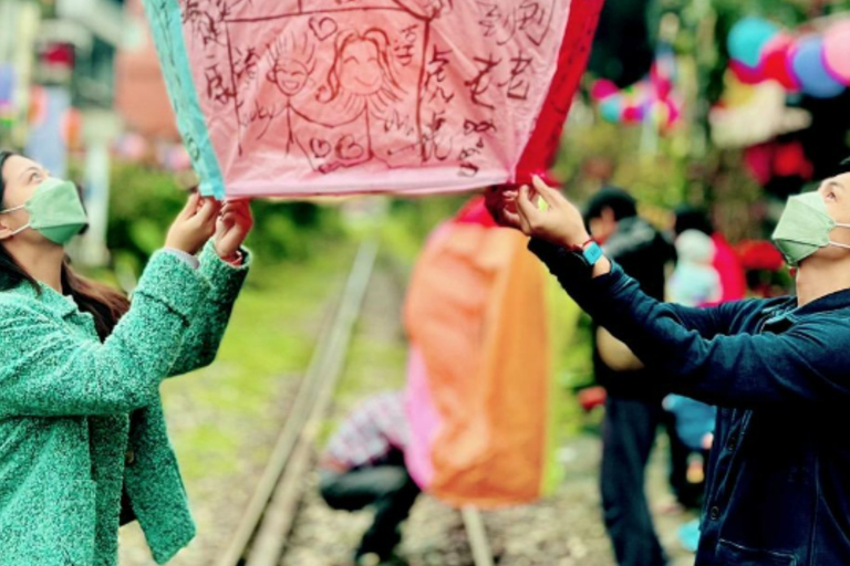 New Taipei: Sky Lantern Release Experience in Pingxi