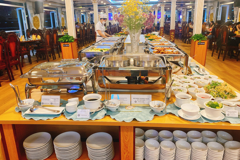 Experimenta una cena en un crucero de lujo por el río Saigón