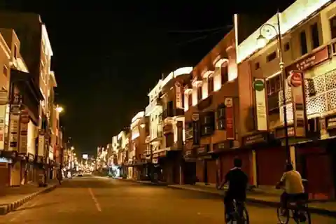 Chandigarh Nightlife Tour with shopping and food tasting