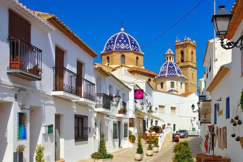 From Valencia: Day Trip to Altea, Villajoyosa & Benidorm
