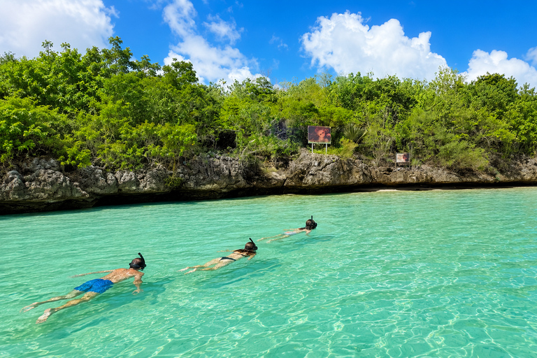 Mauritius: 5 Islands Speedboat Lagoon Experience with BBQ Mauritius: Lagoon Experience 5 Islands with BBQ Beach Lunch