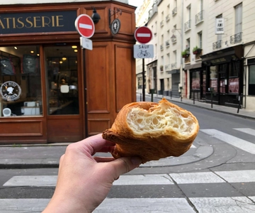 Paris: Pastry & Chocolate Walking Tour with Tastings