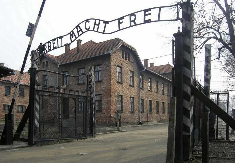 Private Guided Tour from Prague to Auschwitz Birkenau