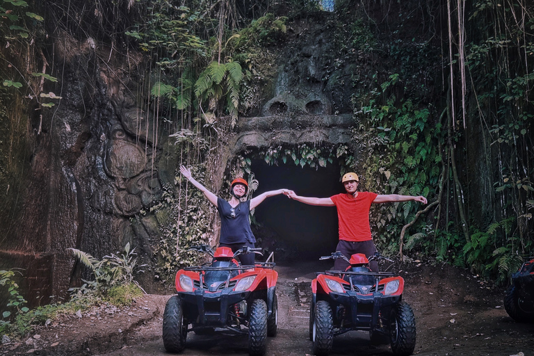 Bali : Ubud Gorilla Cave Track ATV & Waterfall Tour avec repasRandonnée en solitaire avec point de rencontre - Pas de transport