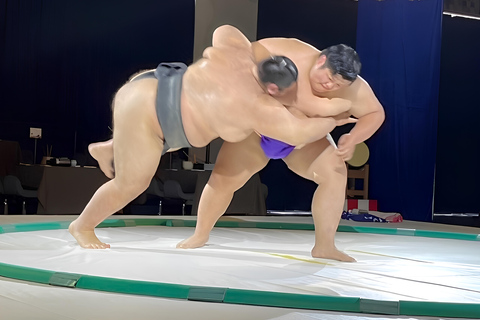 Osaka : Spectacle privé de Sumo et expérience complète avec Hot PotSpectacle privé avec repas chaud