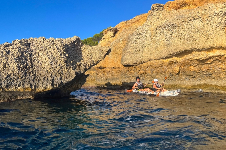 Alcudia: Excursión guiada en kayak de marVisita guiada al atardecer