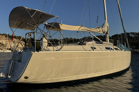 Cala Galdana - Full-day sailing trip (8 hours) Full-day sailing trip through the coves of southern Menorca (max. 4 people)