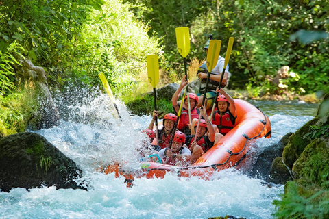 Von Split aus: Rafting, Höhlenerkundung, Klippenspringen mit Picknick