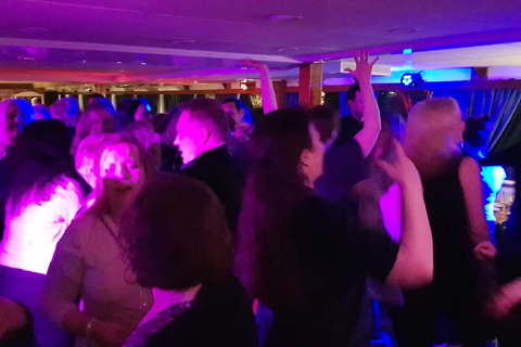 Stockholm: All-You-Can-Eat Shrimp/Tacos Cruise & Live Music