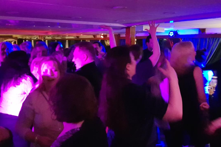 Stockholm: All-You-Can-Eat Shrimp/Tacos Cruise & Live Music