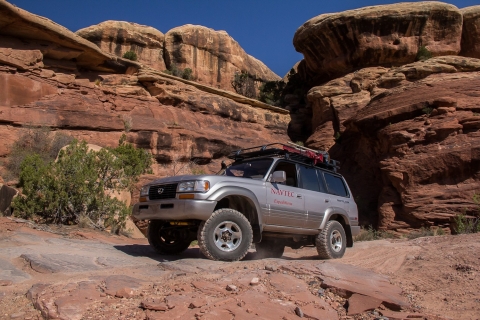 From Moab: Lavender Canyon 4x4 Drive & Hiking Combo Tour