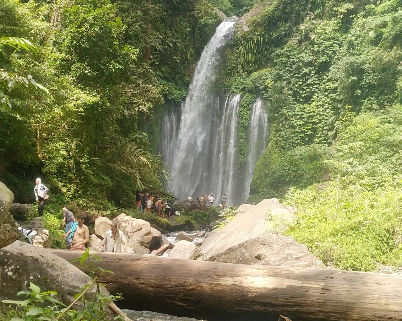 Von der Insel Gili aus: Wasserfälle und traditionelle Dorf-Tour