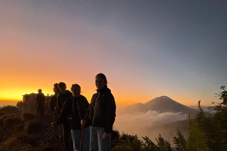 Esperienza in jeep o trekking all'alba sul Monte Batur + colazioneMonte Batur: escursione all'alba con colazione (punto d'incontro)